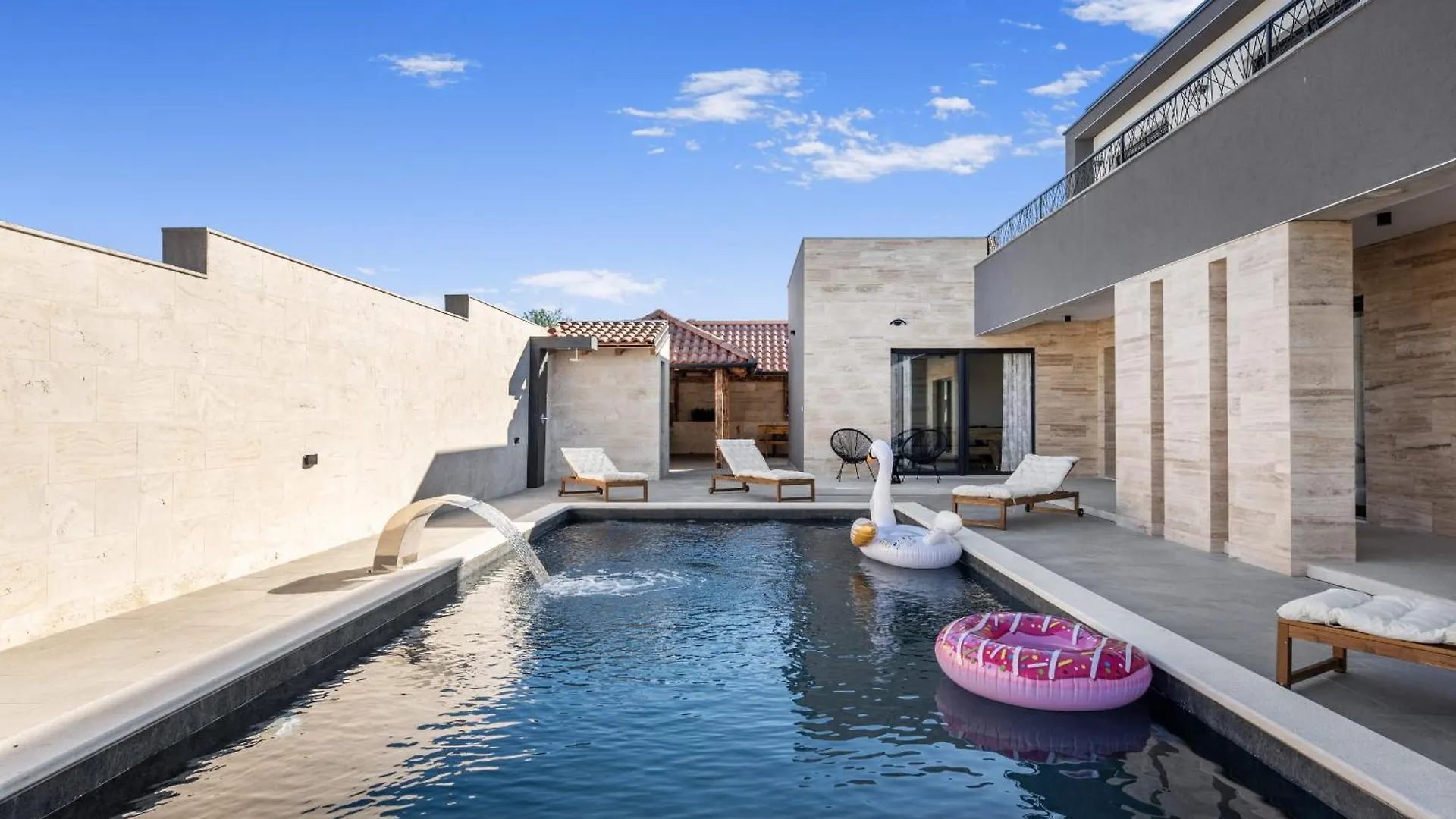 Villa Jollie With Pool Vrana